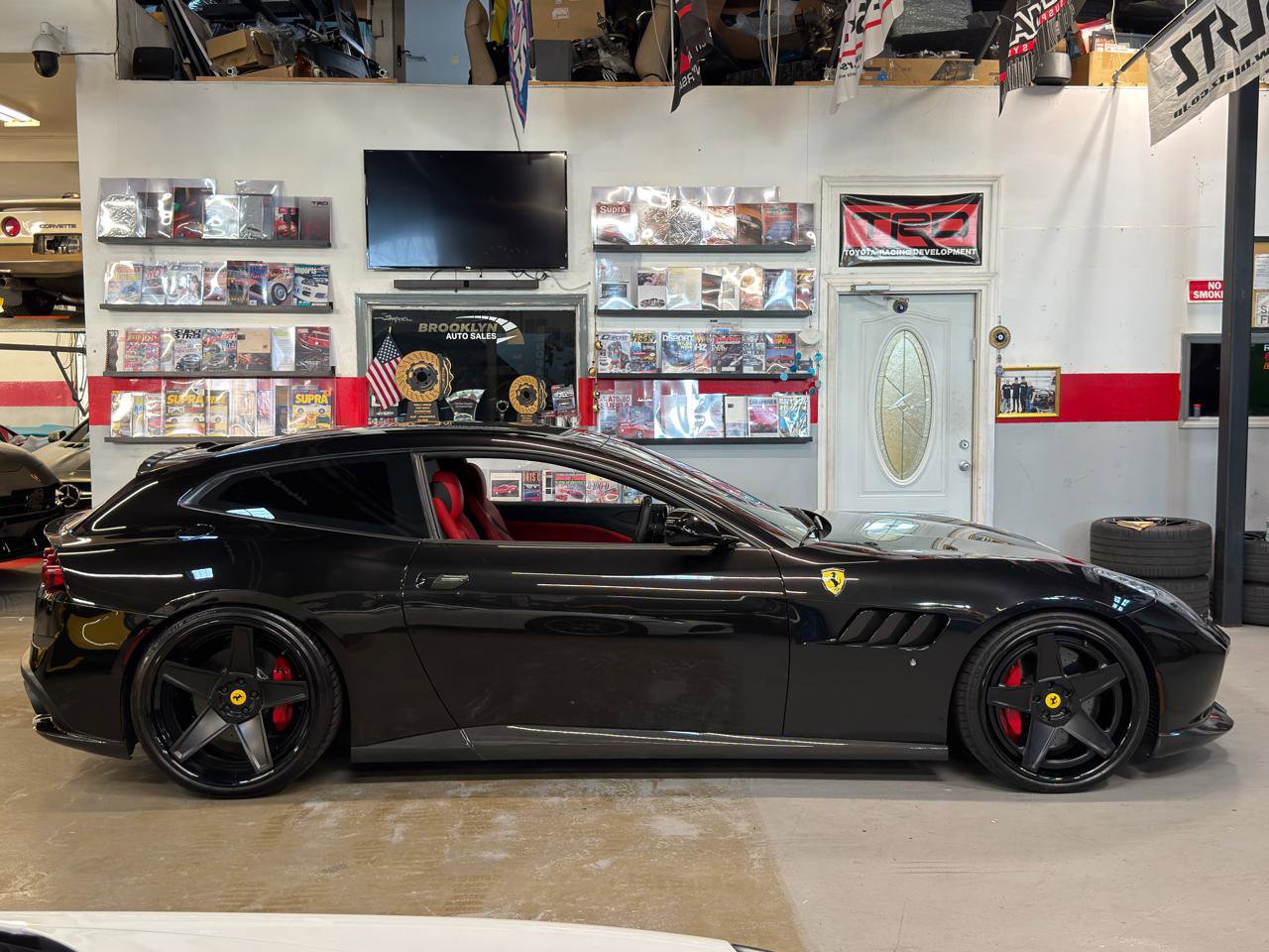 Used 2018 Ferrari GTC4Lusso AWD/4WD image 4