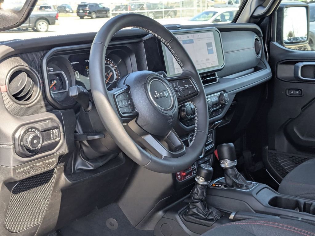 Used 2025 Jeep Wrangler Unlimited Rubicon w/ Convenience Group image 14