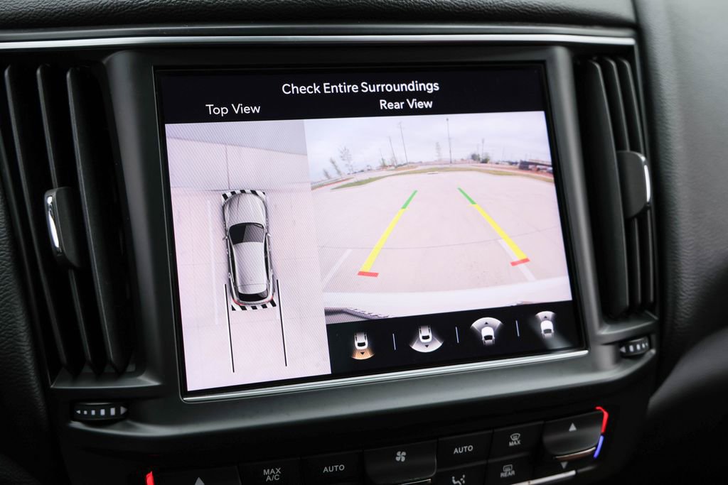 Used 2021 Maserati Levante image 11