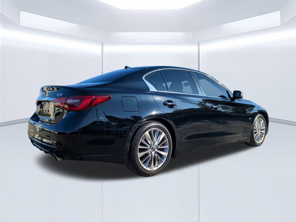Used 2018 INFINITI Q50 Luxe w/ Cargo Package (L95) image 4