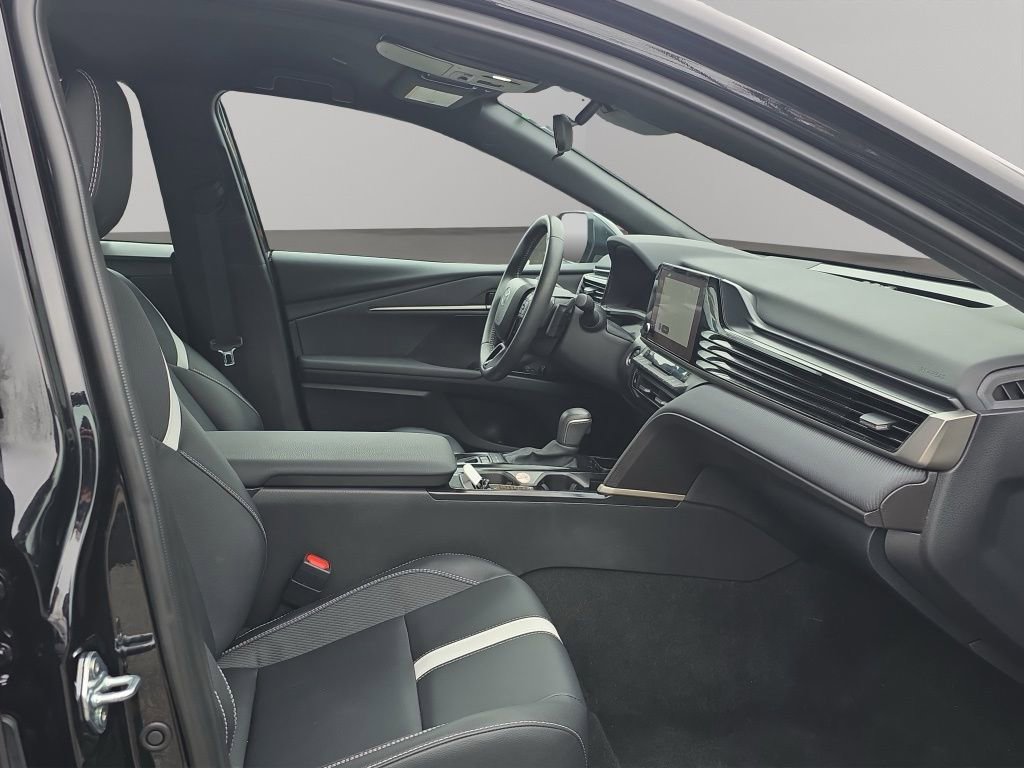 Used 2025 Toyota Camry SE image 19