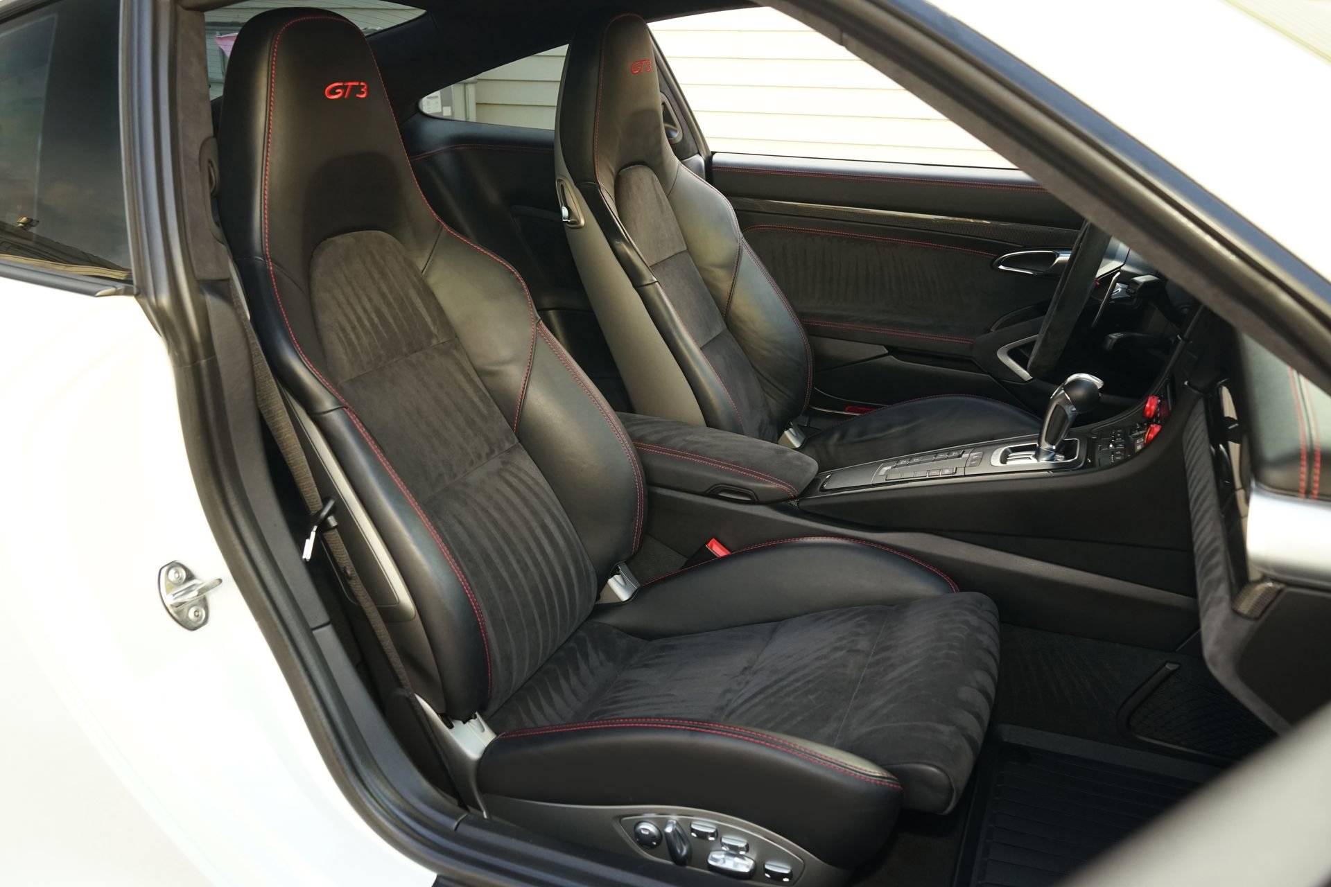 Used 2018 Porsche 911 GT3 RWD image 11