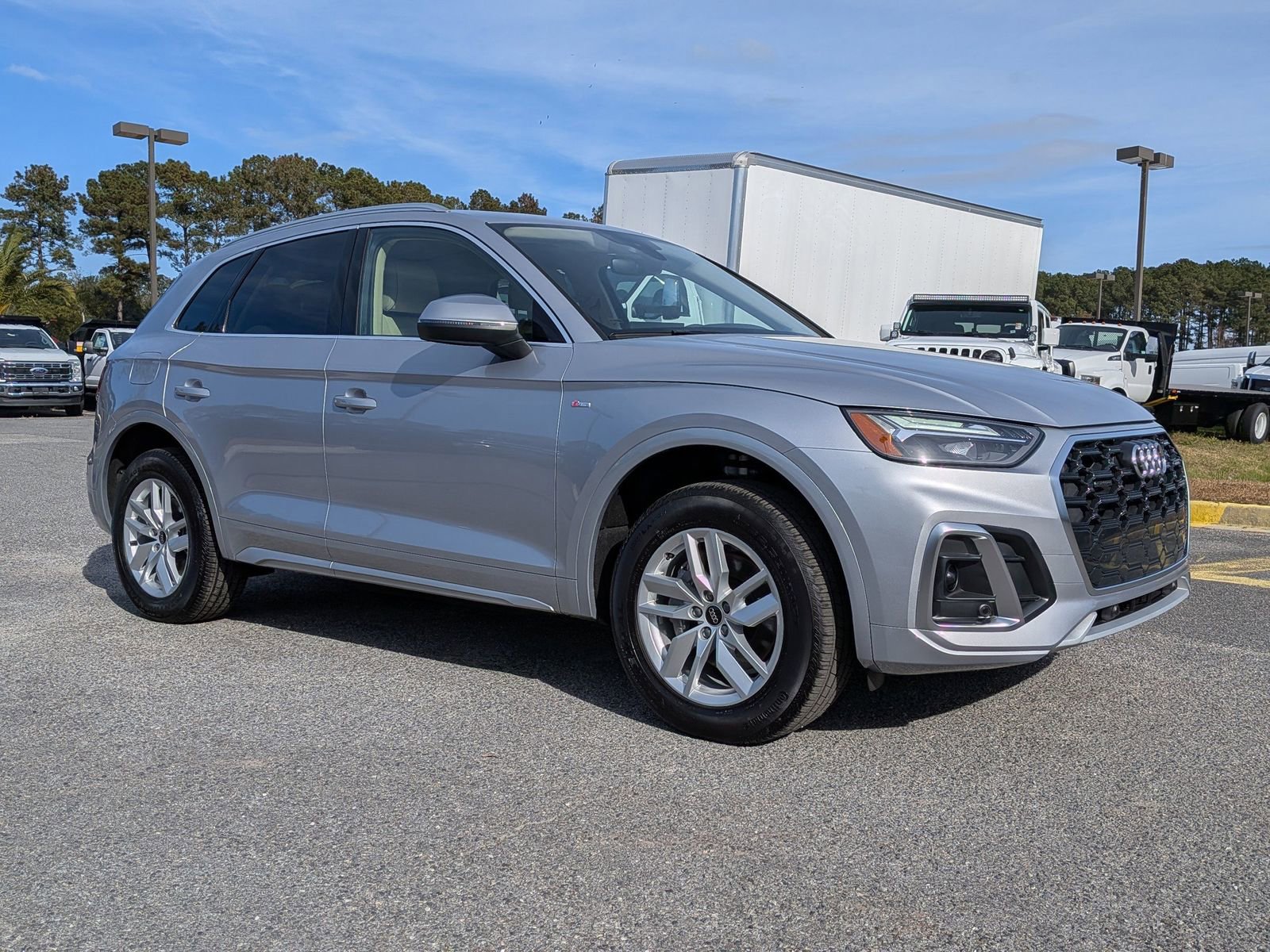 Used 2024 Audi Q5 2.0T Premium image 2