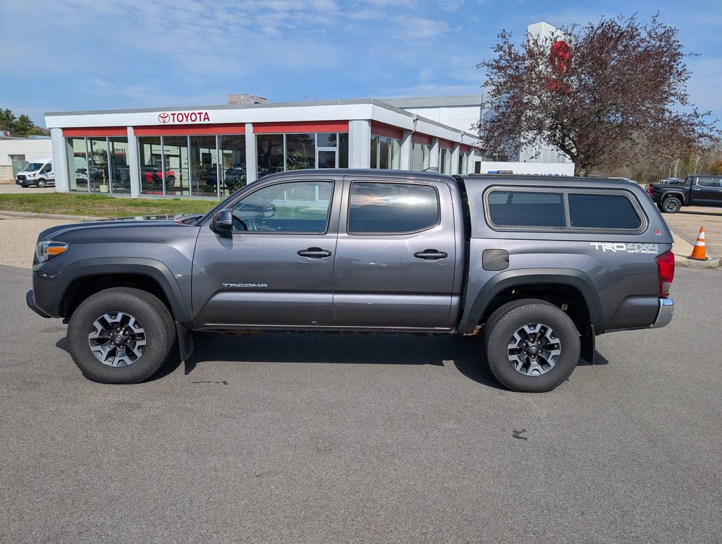Used 2017 Toyota Tacoma TRD Off-Road w/ Tow Package AWD/4WD image 2