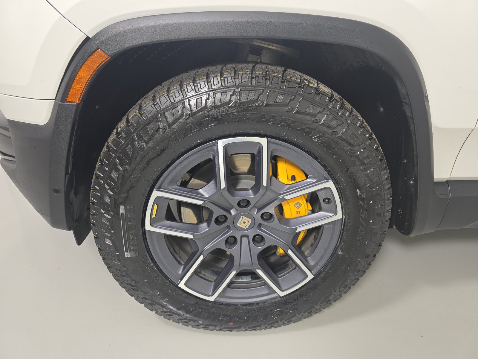 Used 2023 Rivian R1S Adventure AWD/4WD image 9