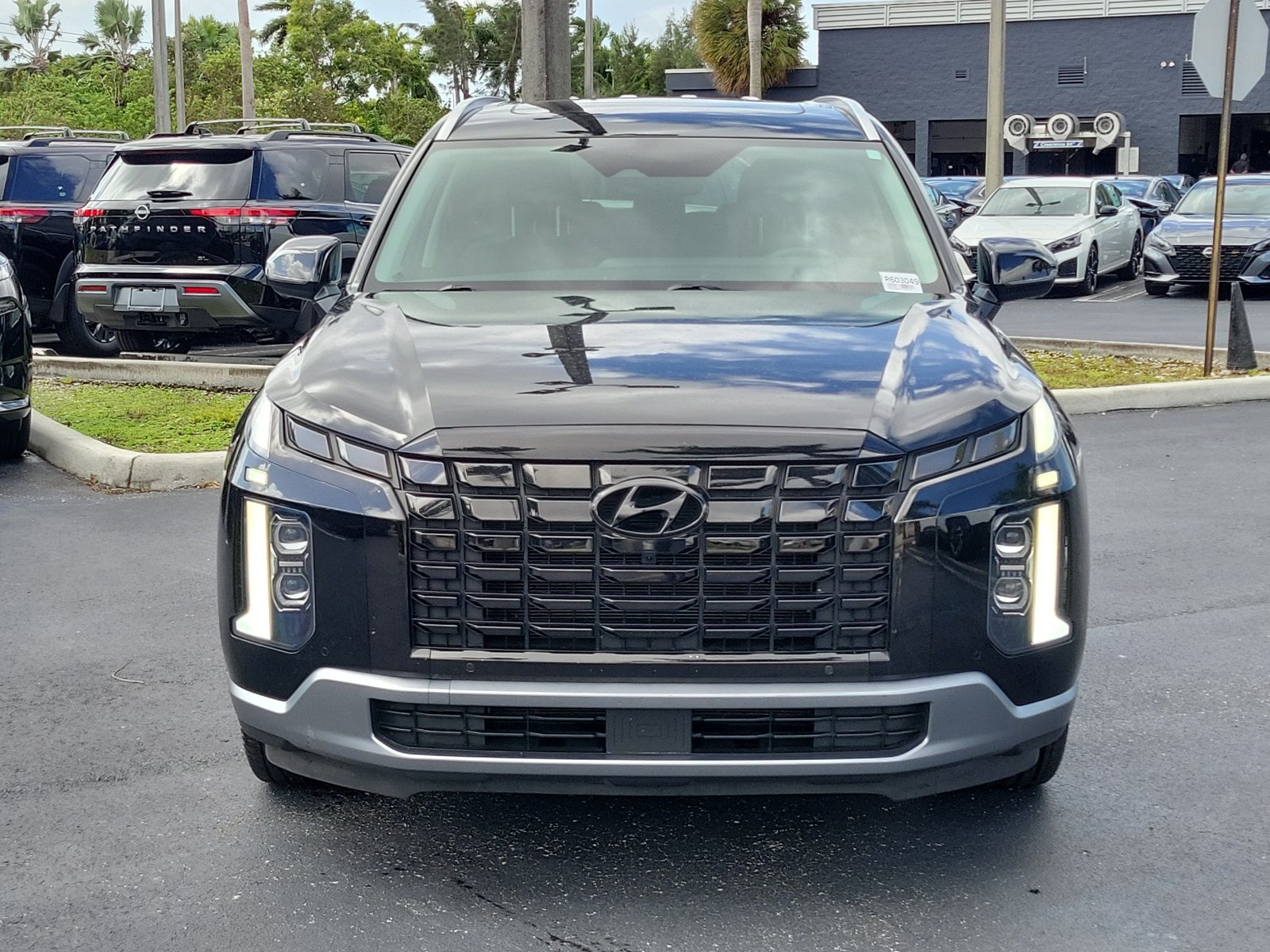 Used 2023 Hyundai Palisade SEL AWD/4WD image 2