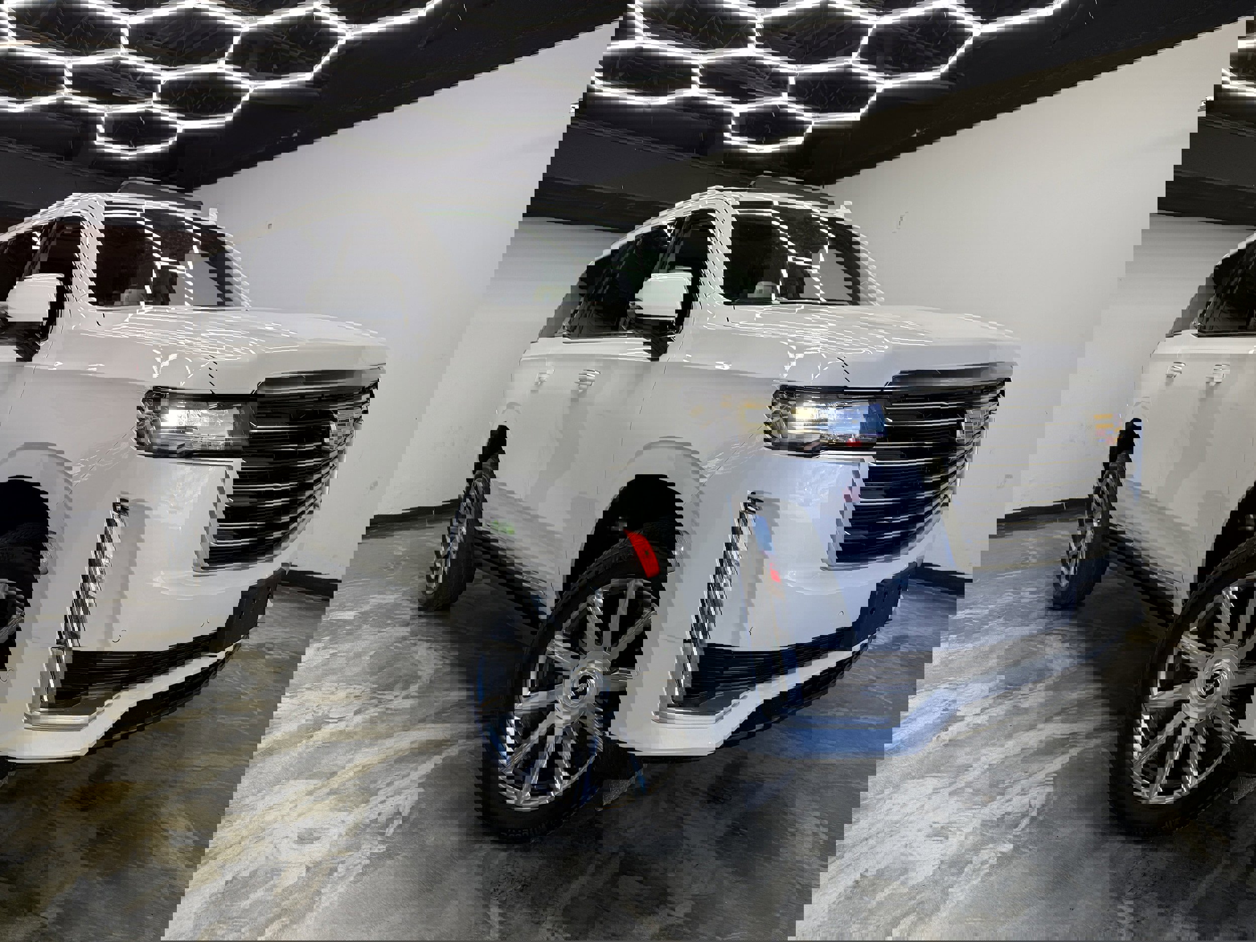 Used 2023 Cadillac Escalade Premium Luxury Platinum AWD/4WD image 7