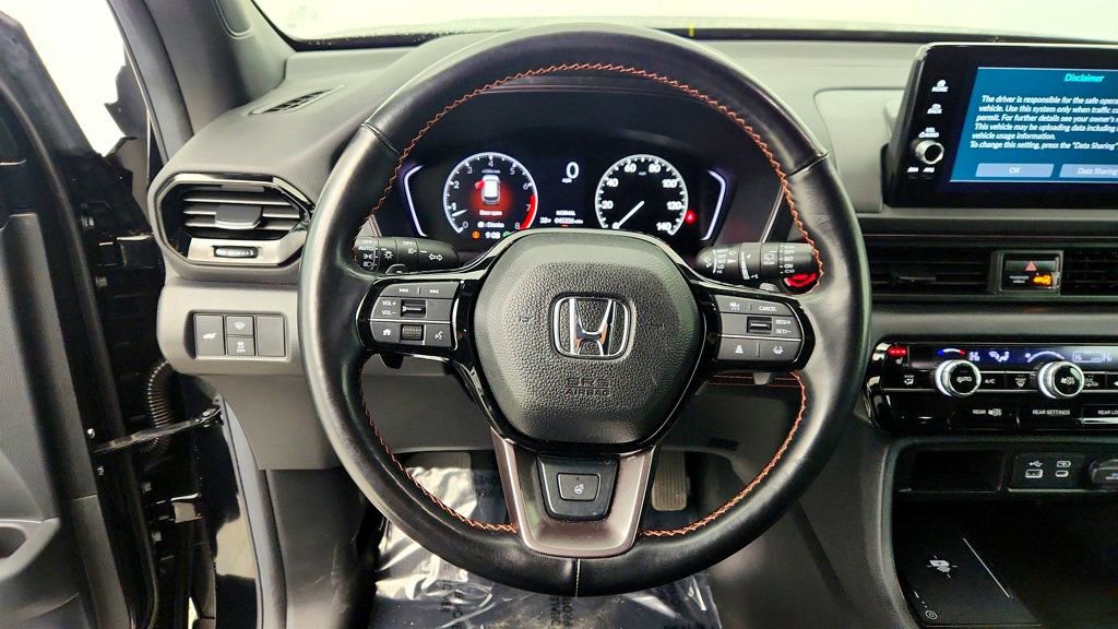Used 2025 Honda Pilot TrailSport image 14