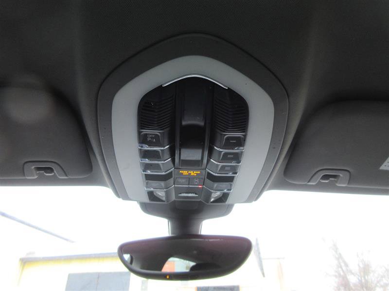 Used 2016 Porsche Panamera 4 image 21