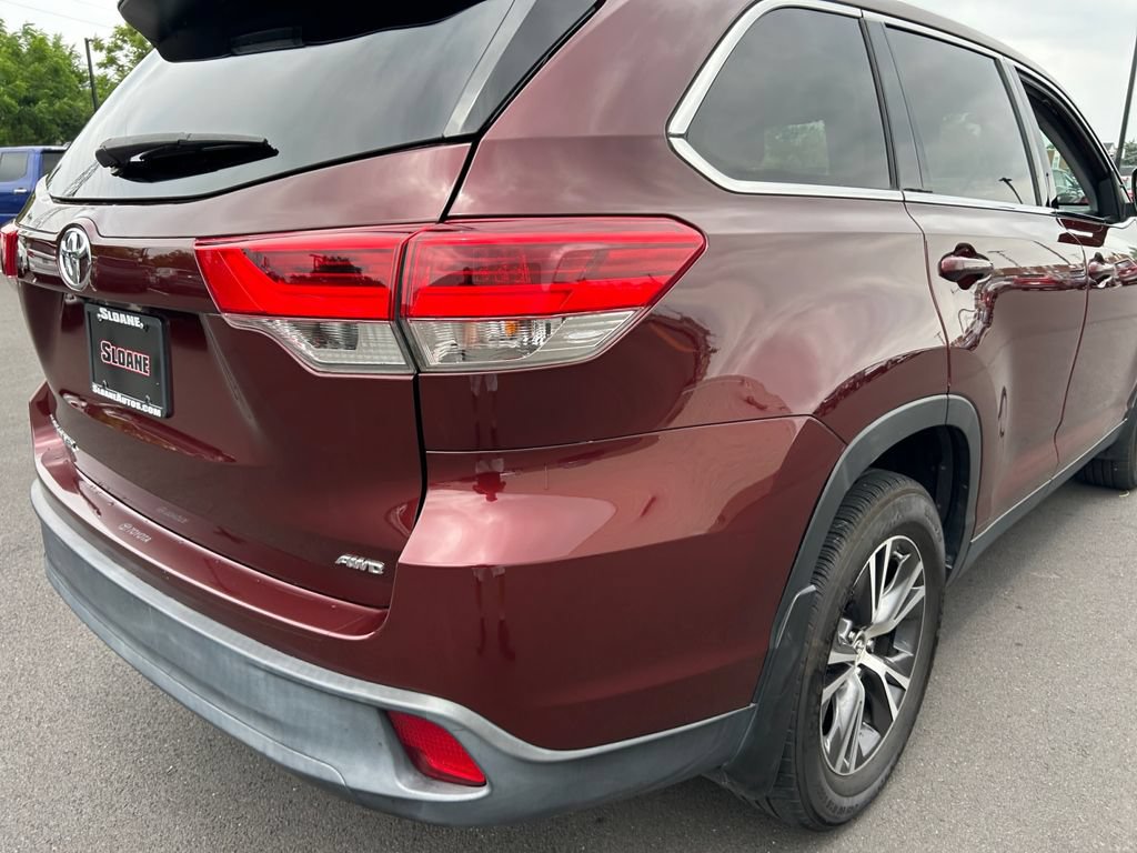 Used 2019 Toyota Highlander LE AWD/4WD image 19