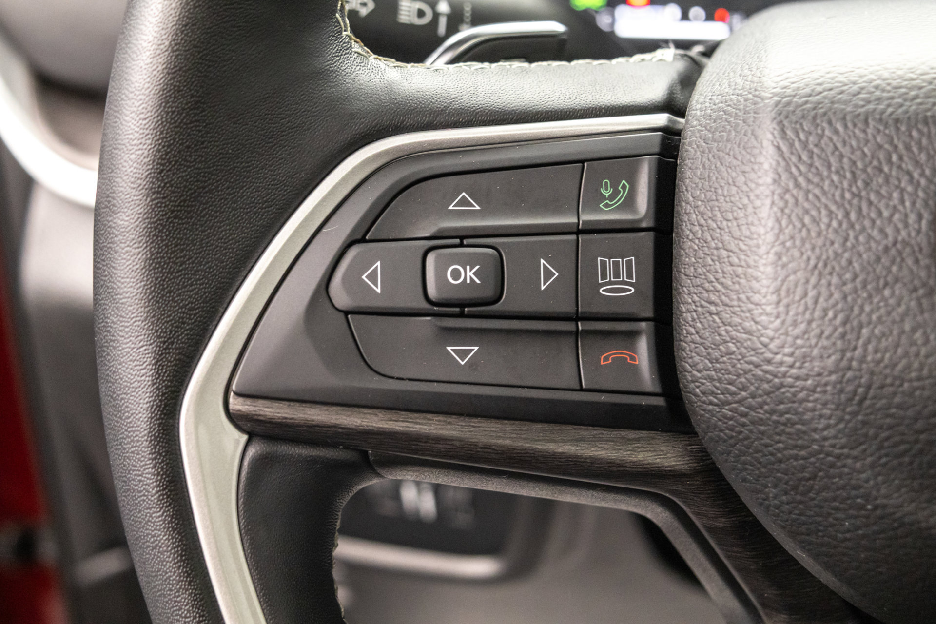 Used 2022 Jeep Grand Cherokee L Limited AWD/4WD image 19