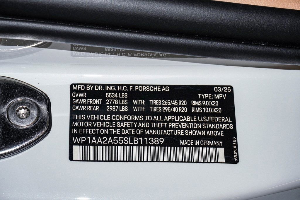 Certified 2025 Porsche Macan image 30