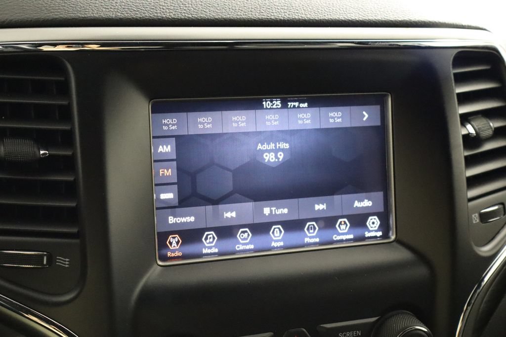 Used 2020 Jeep Grand Cherokee Laredo AWD/4WD image 29
