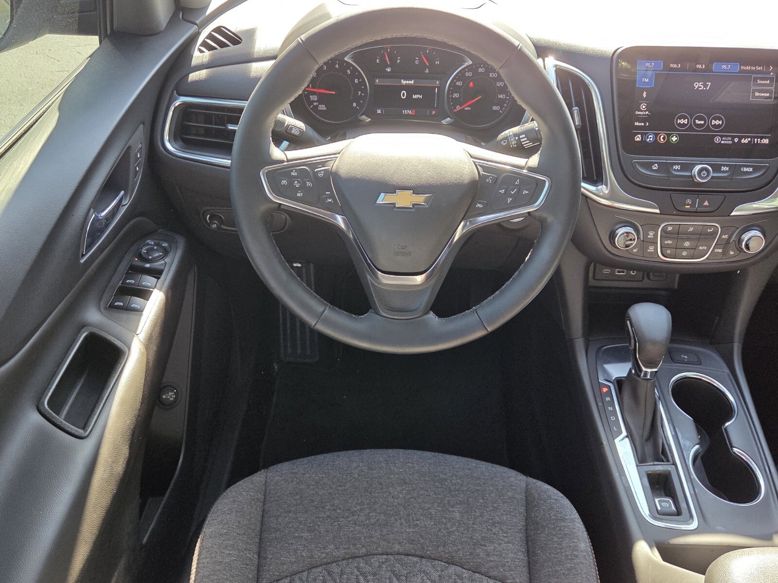 Used 2024 Chevrolet Equinox LT FWD image 5