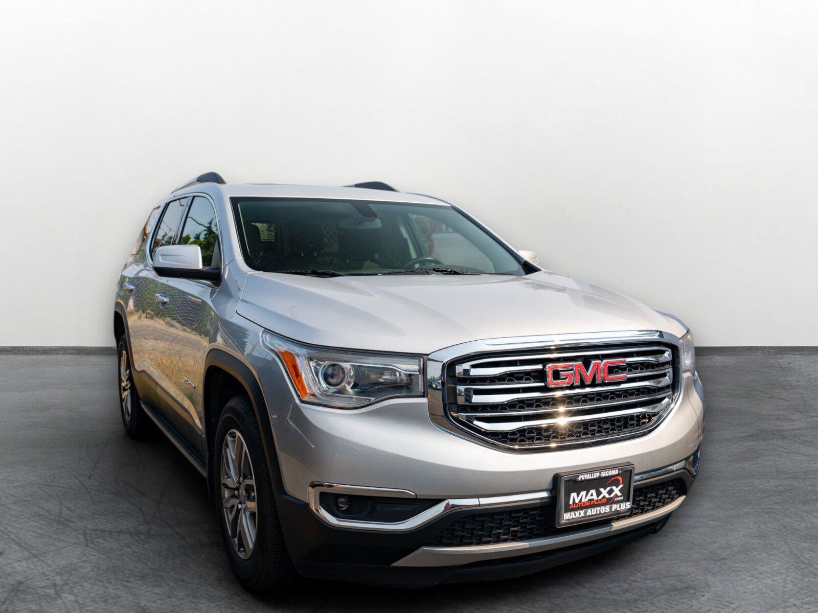 Used 2019 GMC Acadia SLE w/ GMC Pro Grade Package AWD/4WD image 1