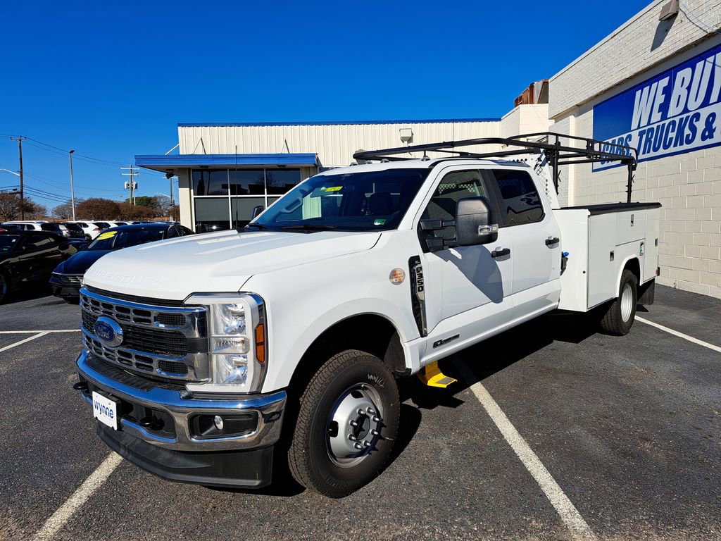 New 2025 Ford F350 XL w/ XL Chrome Package image 3