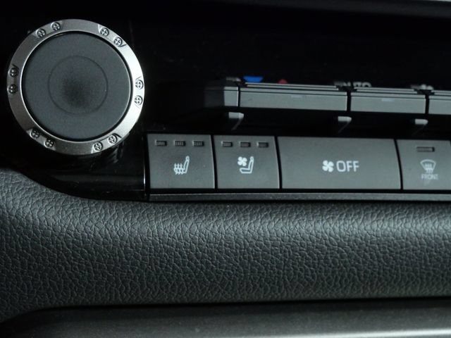 Used 2024 Toyota Tundra Limited AWD/4WD image 24