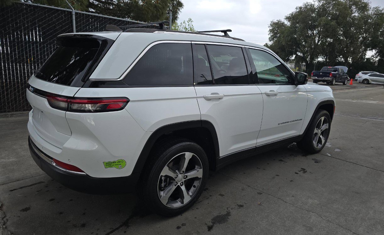 Used 2022 Jeep Grand Cherokee Limited 4xe AWD/4WD image 4