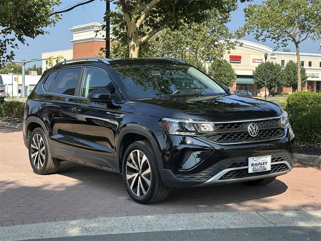 Used 2022 Volkswagen Taos SE image 2