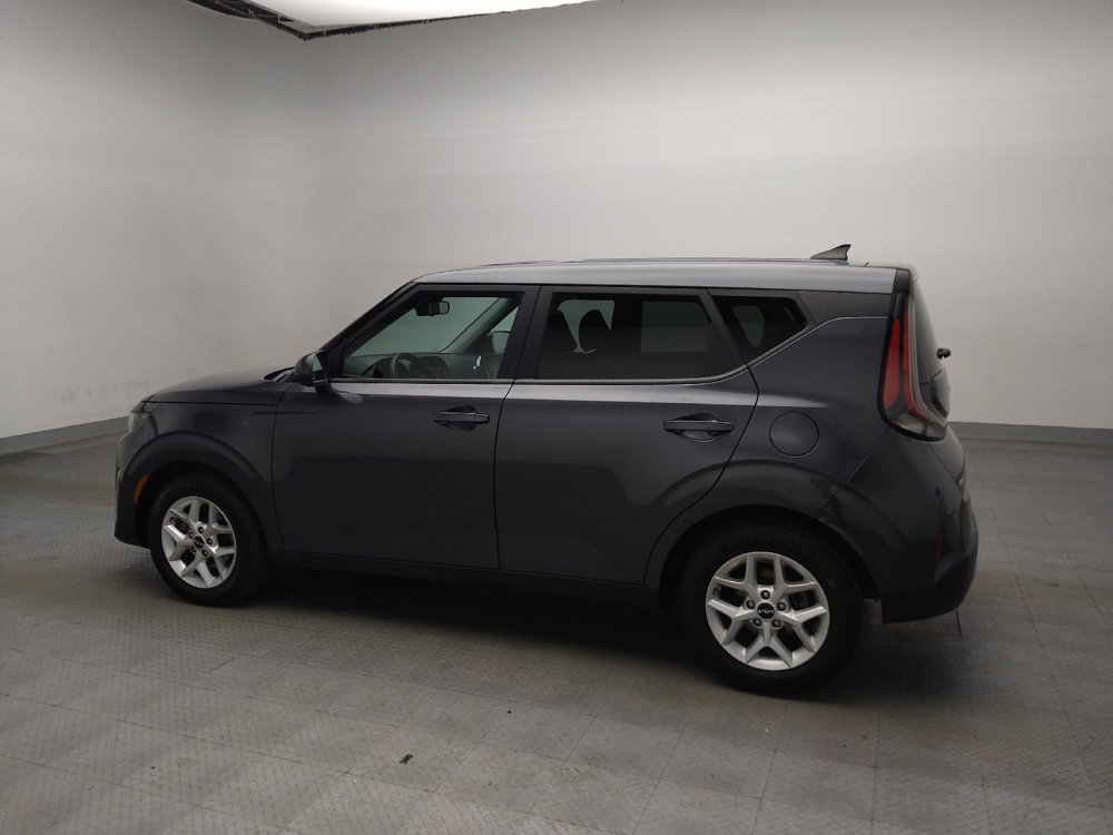 Used 2023 Kia Soul LX w/ LX Technology Package FWD image 3