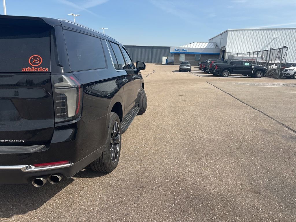 Used 2025 Chevrolet Suburban Premier image 9