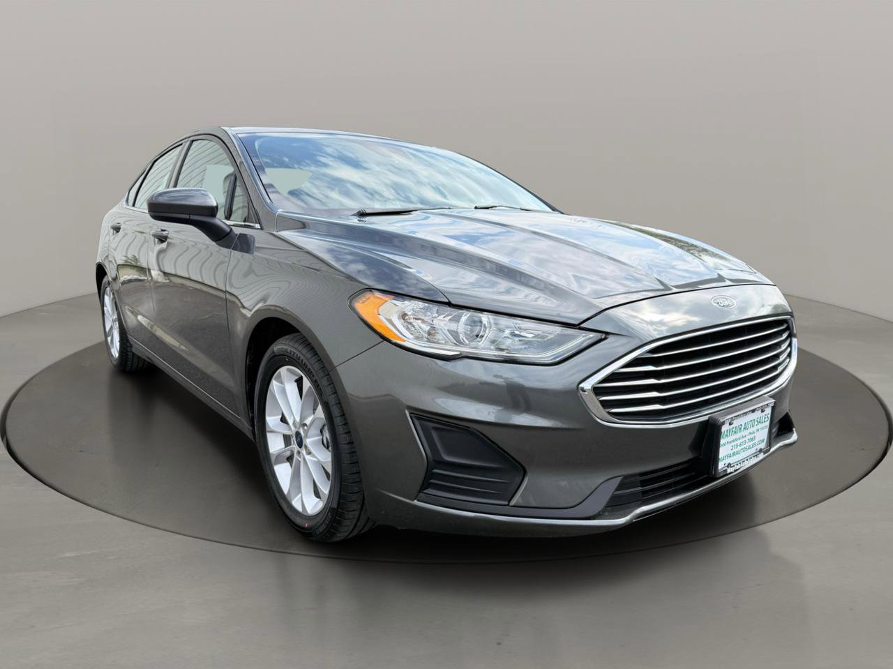 Used 2019 Ford Fusion SE FWD image 9