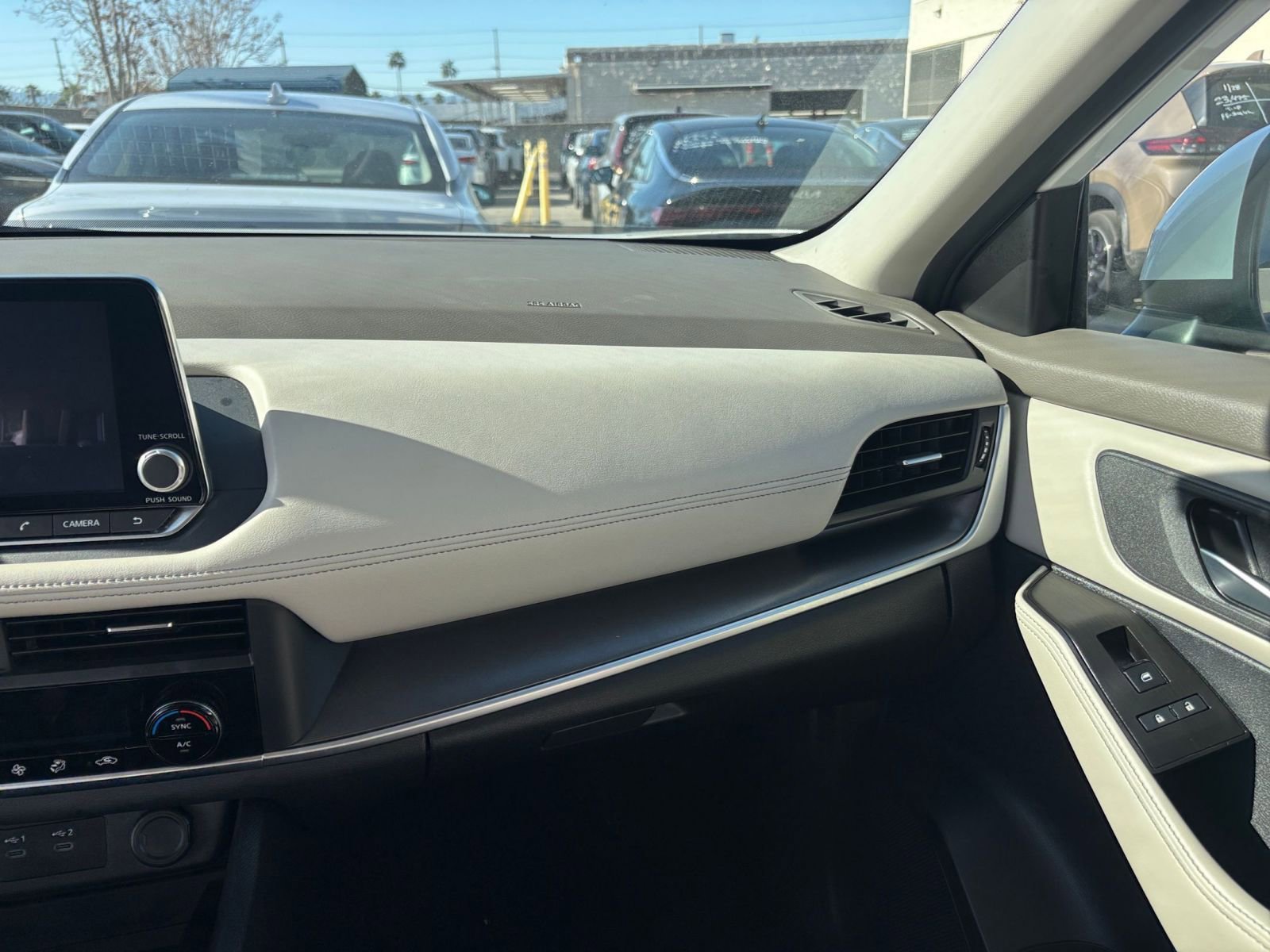 Used 2025 Nissan Rogue SV FWD image 37