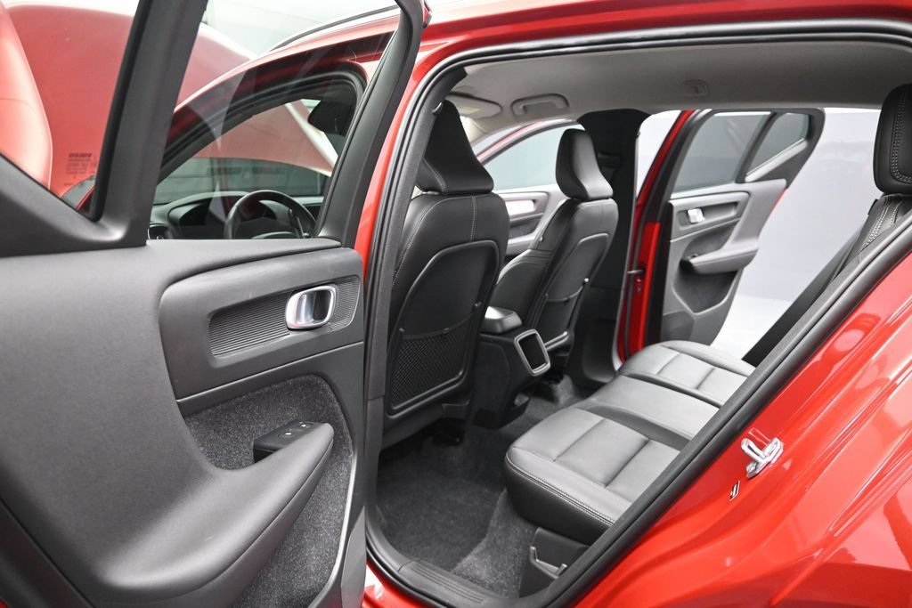 Used 2020 Volvo XC40 T5 Momentum w/ Protection Package Premier AWD/4WD image 15