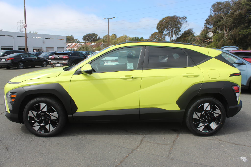 Used 2024 Hyundai Kona SEL FWD image 2
