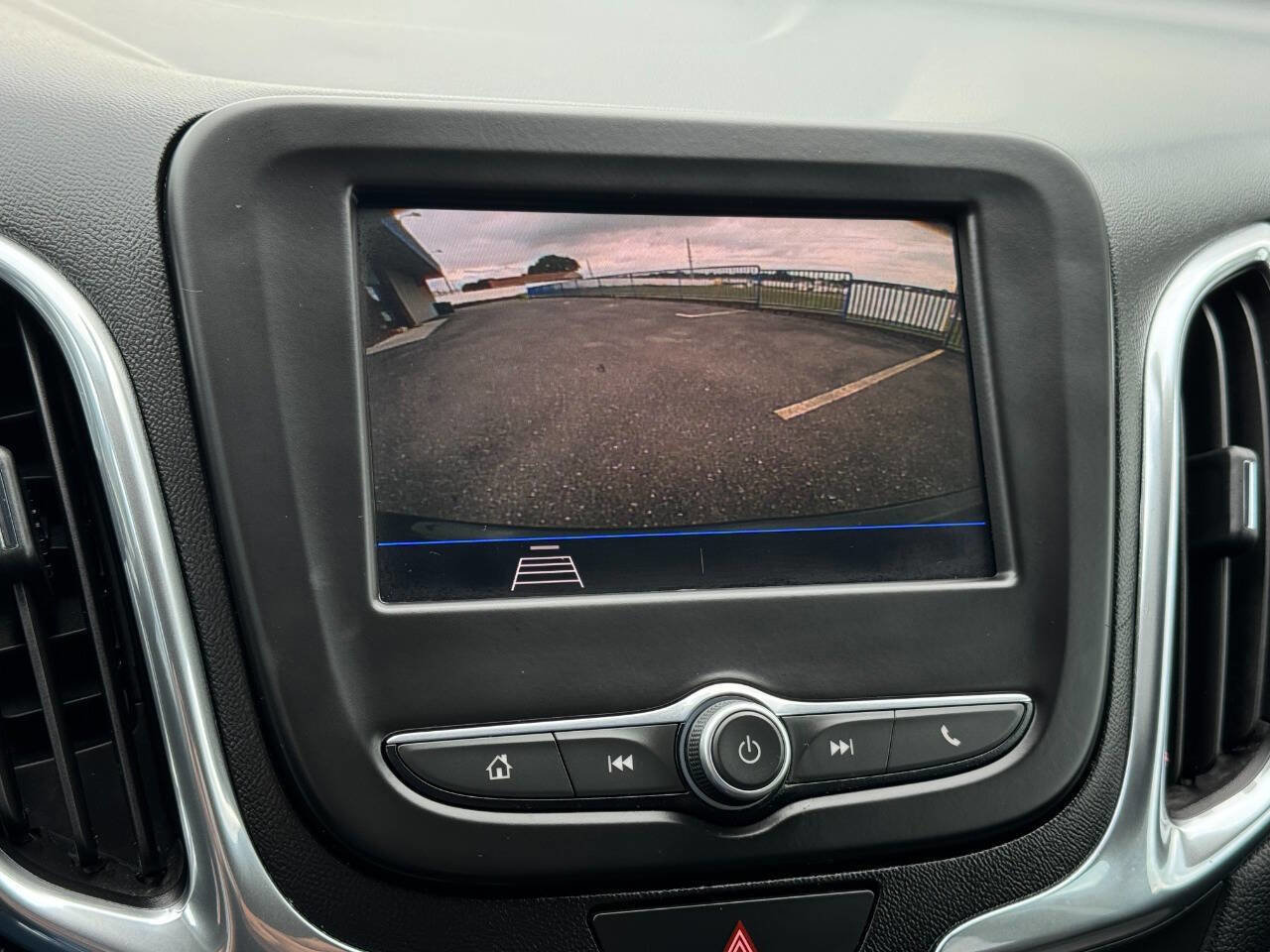 Used 2020 Chevrolet Equinox LT image 17