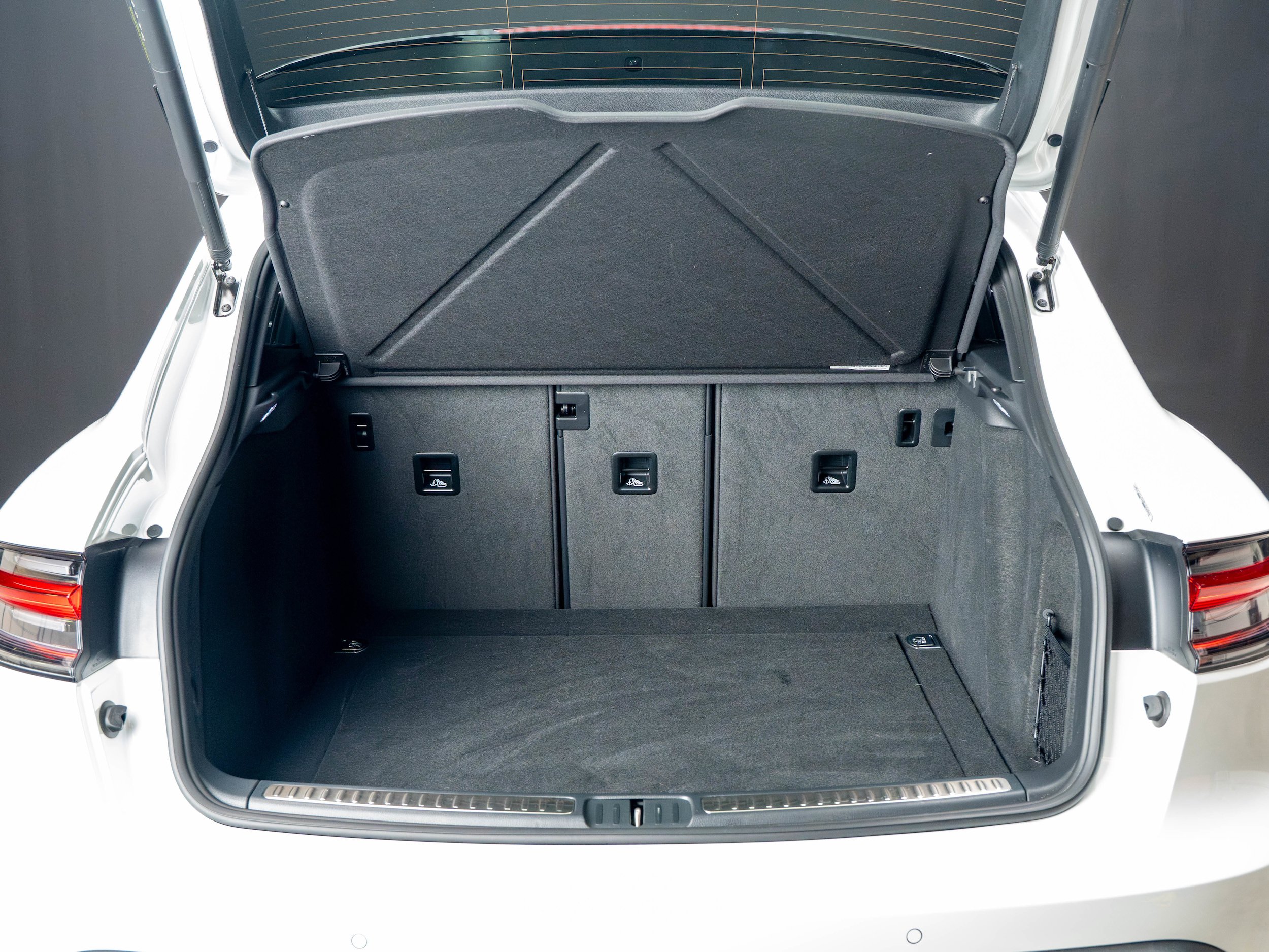 Certified 2026 Porsche Macan AWD/4WD image 42