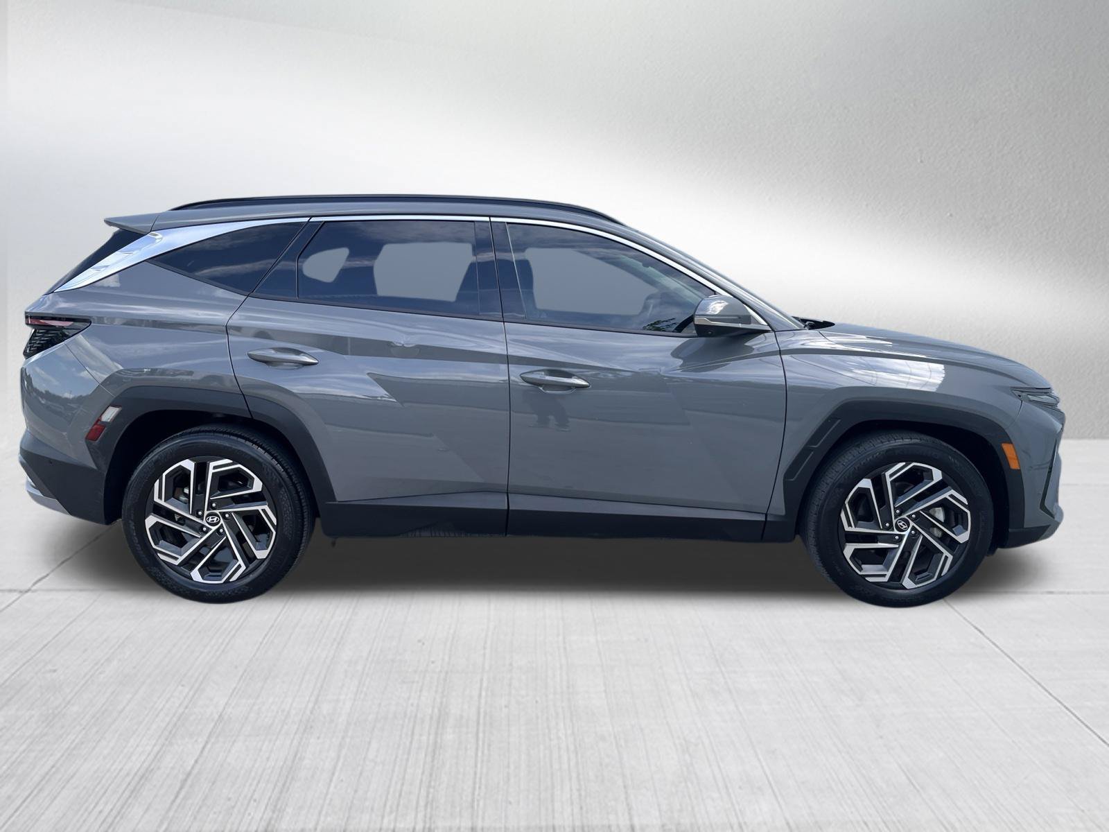 Used 2025 Hyundai Tucson Limited FWD image 5