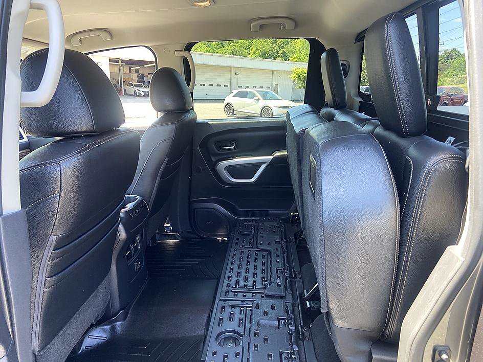 Used 2018 Nissan Titan SL w/ Chrome Package image 12