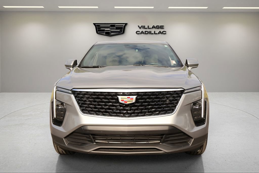 Used 2024 Cadillac XT4 Luxury w/ Cold Weather Package FWD image 8