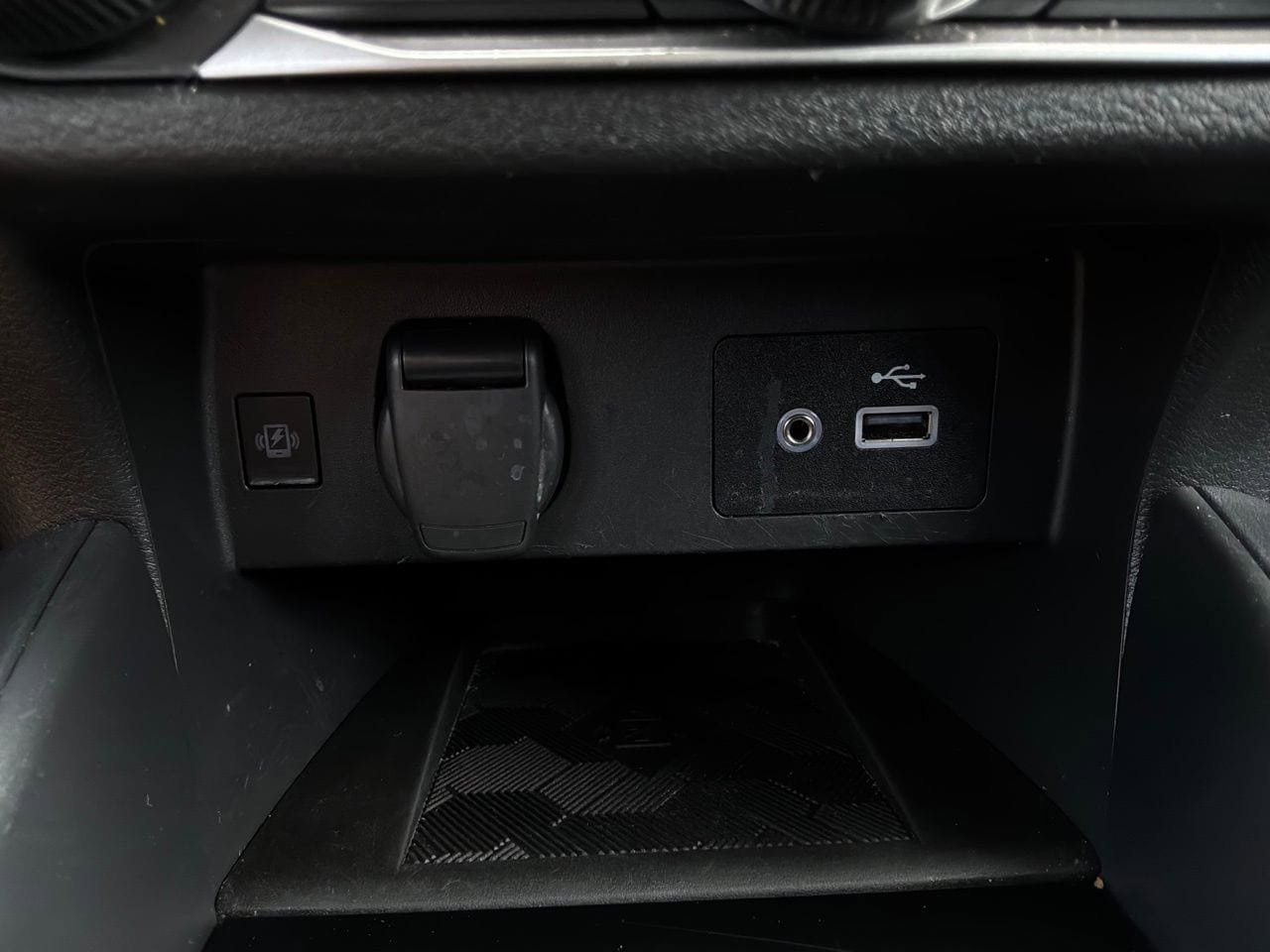 Used 2025 Nissan Versa SV FWD image 23