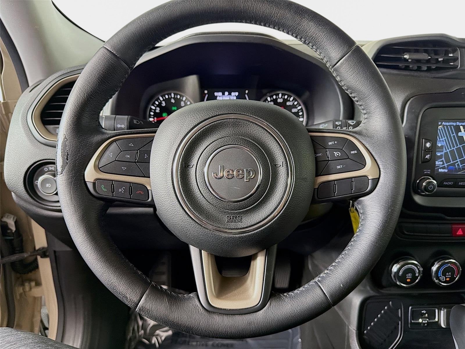Used 2015 Jeep Renegade Latitude FWD image 12