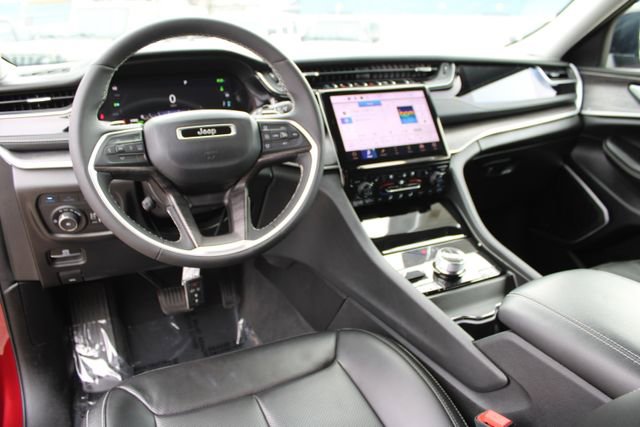 Used 2023 Jeep Grand Cherokee 30th Anniversary AWD/4WD image 13