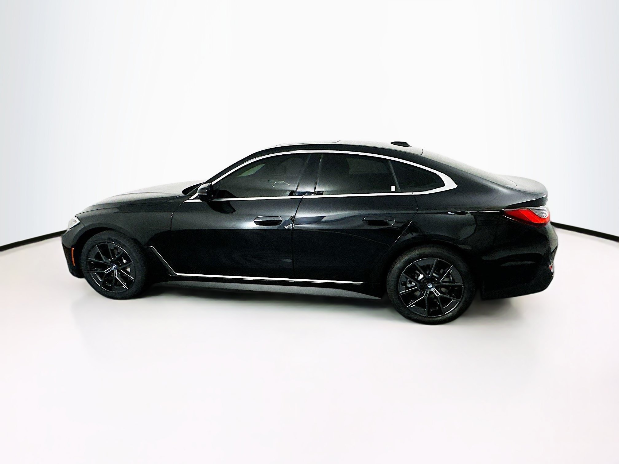 Used 2023 BMW i4 eDrive35 w/ Premium Package RWD image 4