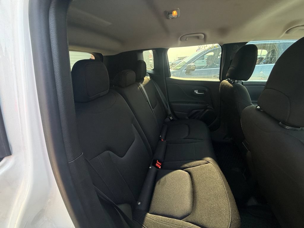 Used 2023 Jeep Renegade Latitude AWD/4WD image 37