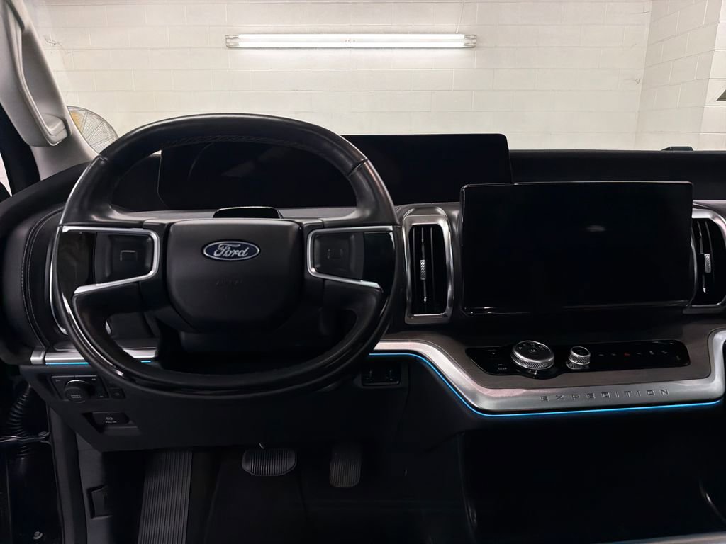 Certified 2025 Ford Expedition Max Platinum AWD/4WD image 9