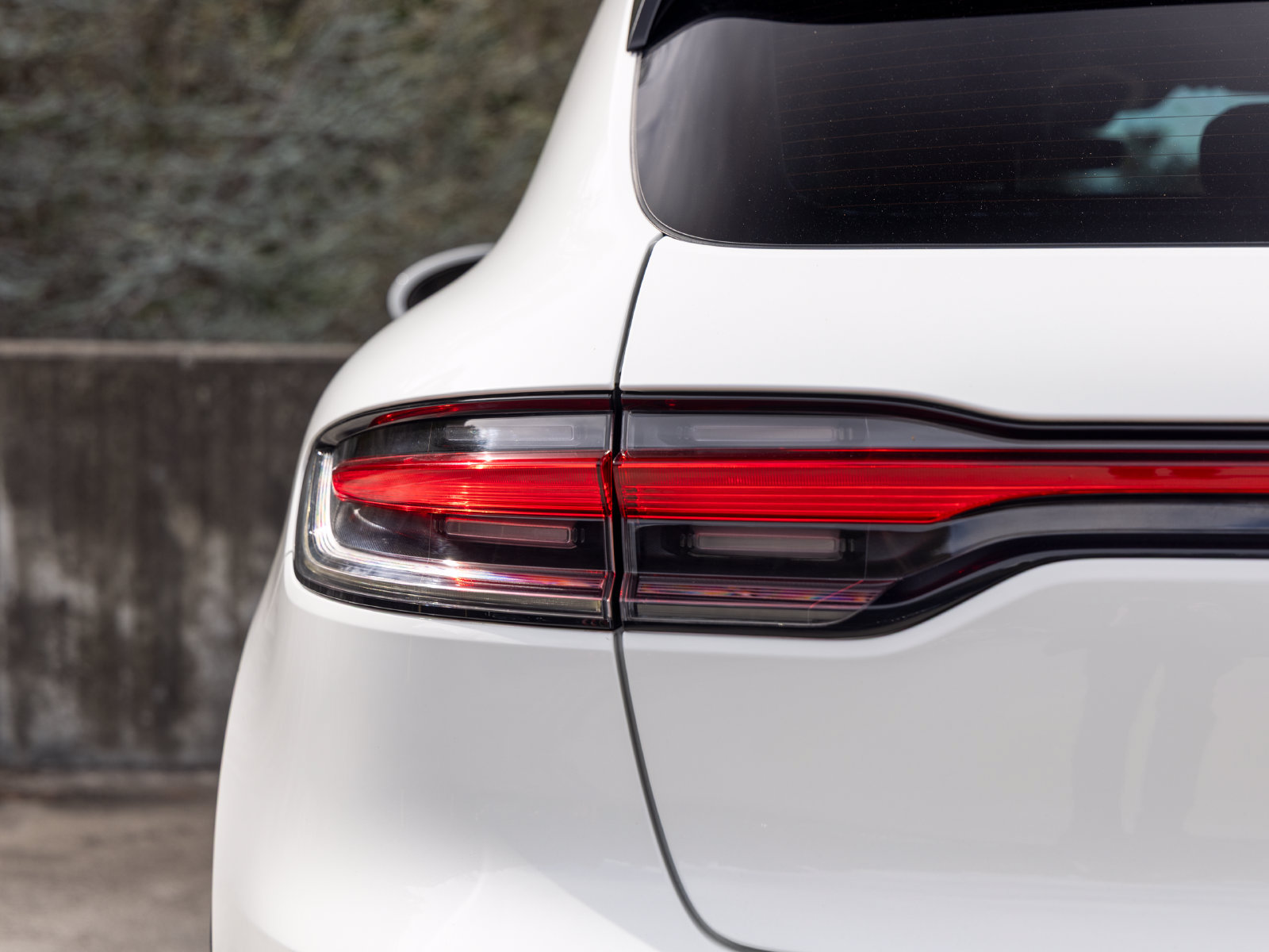 Certified 2021 Porsche Macan AWD/4WD image 18