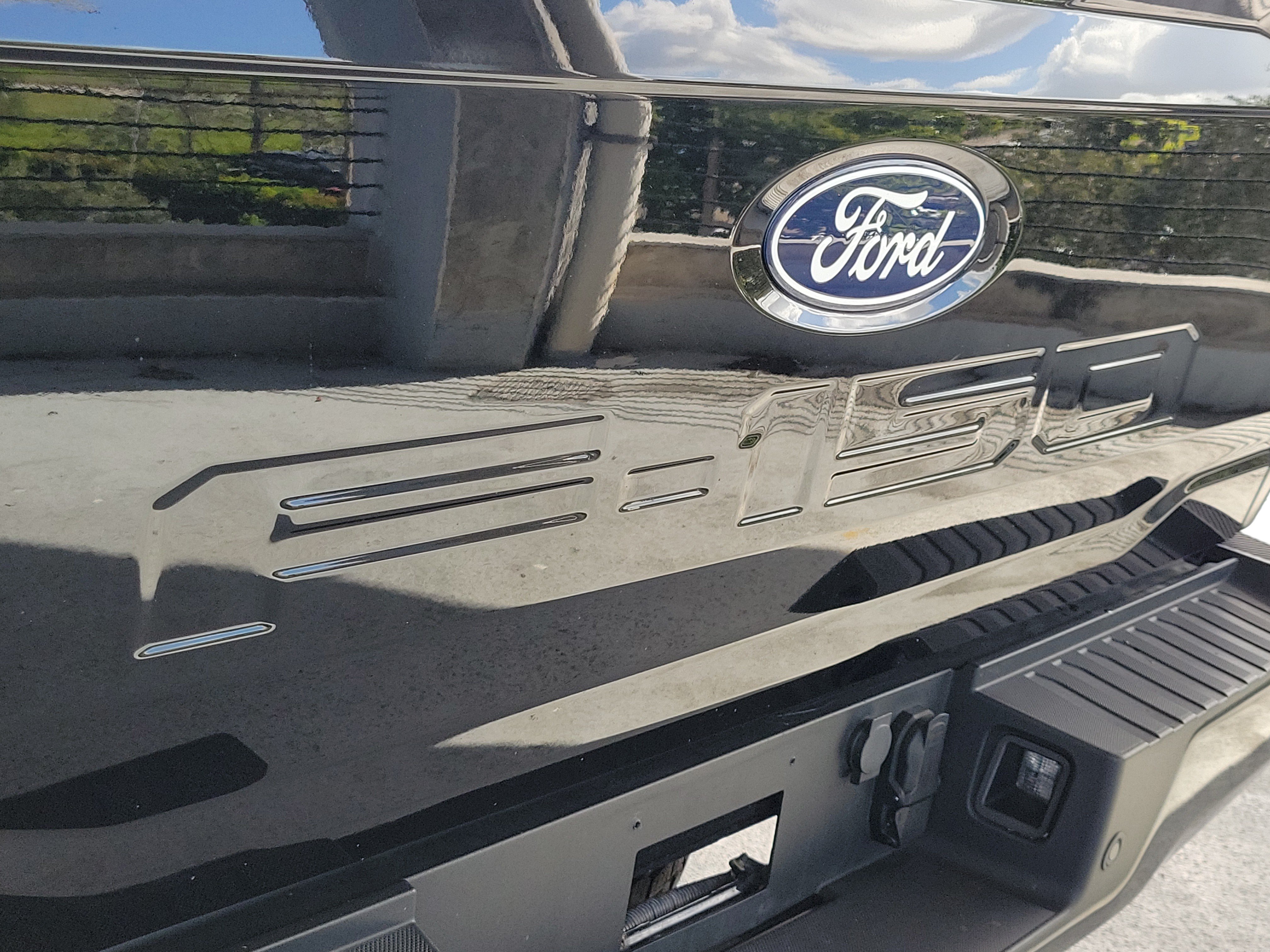 Used 2024 Ford F150 STX w/ Mobile Office Package RWD image 7