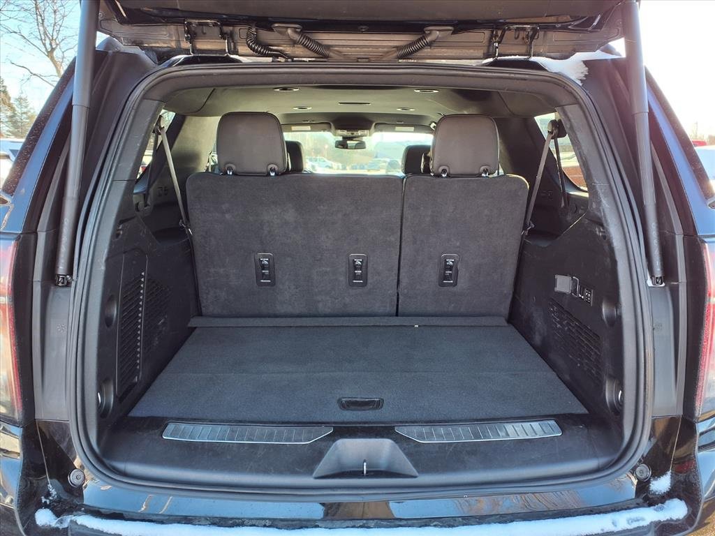 Used 2023 Chevrolet Suburban Premier image 10