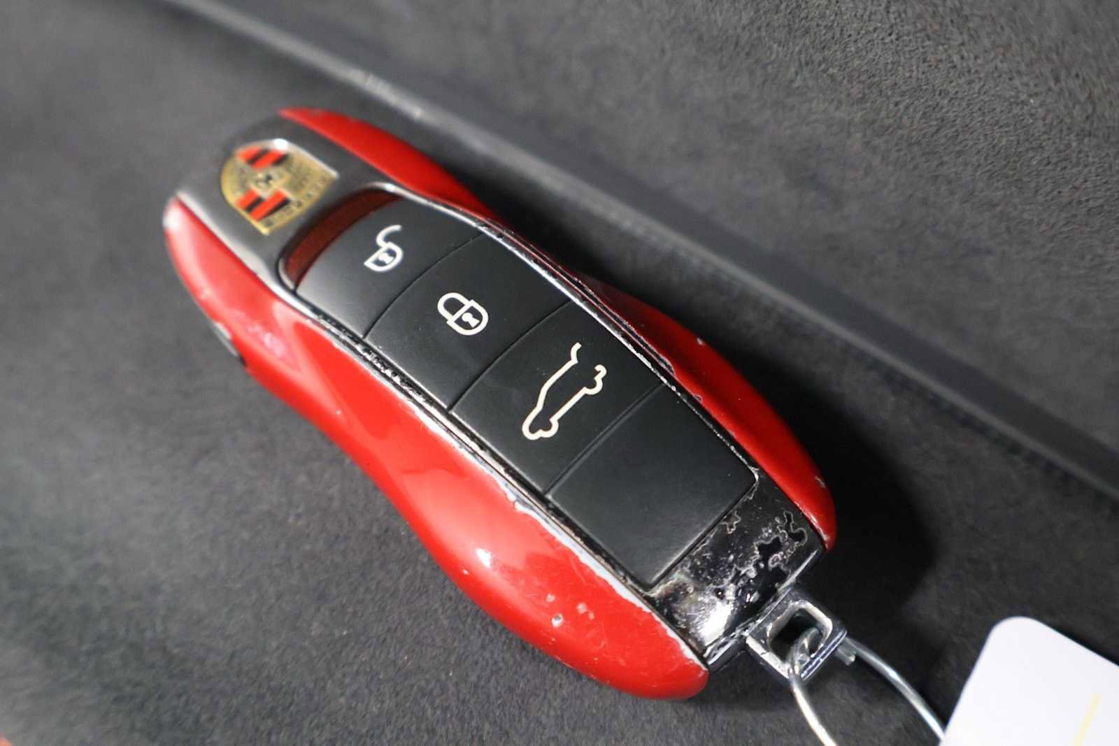 Used 2014 Porsche Cayenne GTS AWD/4WD image 41