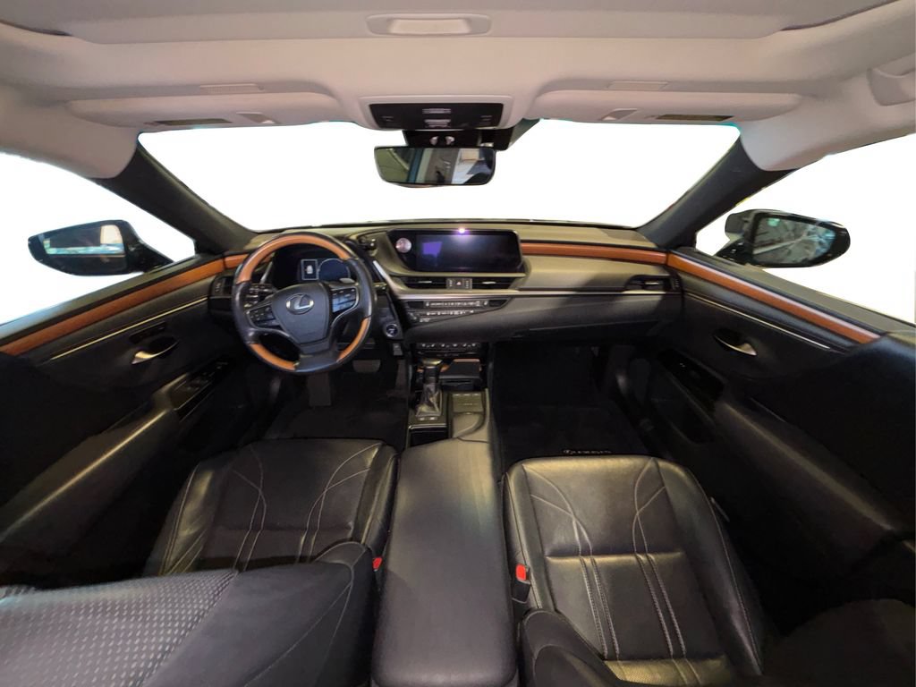 Used 2020 Lexus ES 300h w/ Luxury Package FWD image 22