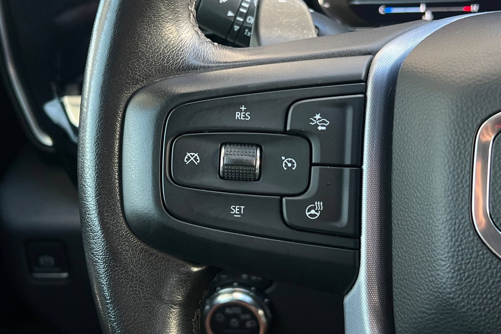Used 2022 GMC Sierra 1500 SLT w/ SLT Convenience Package AWD/4WD image 33
