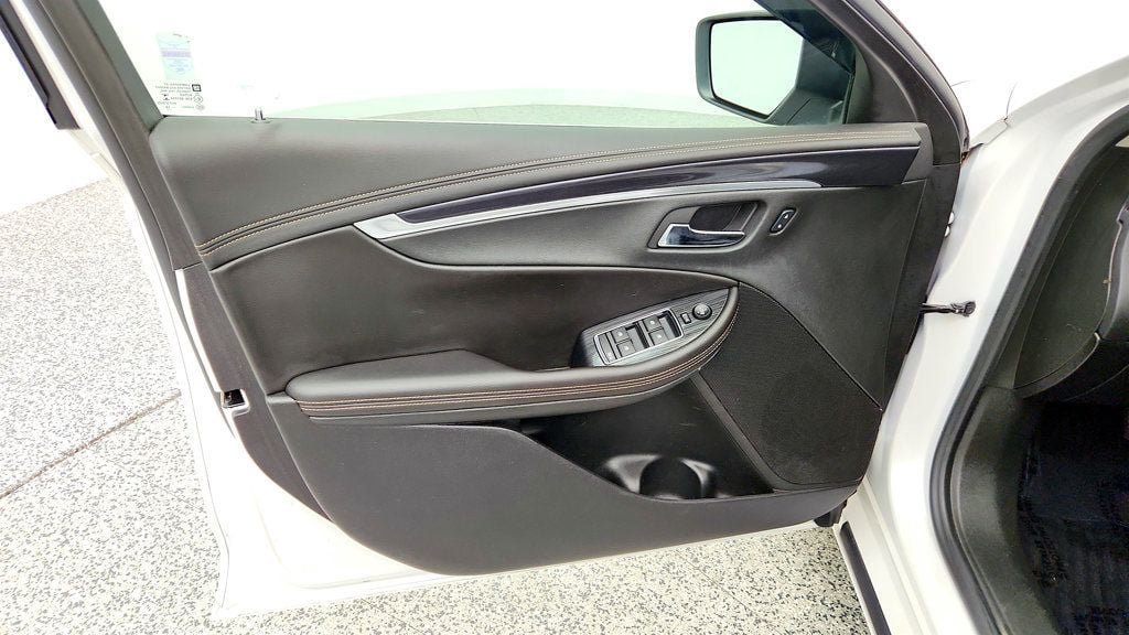 Used 2017 Chevrolet Impala LT w/ Convenience Package FWD image 10