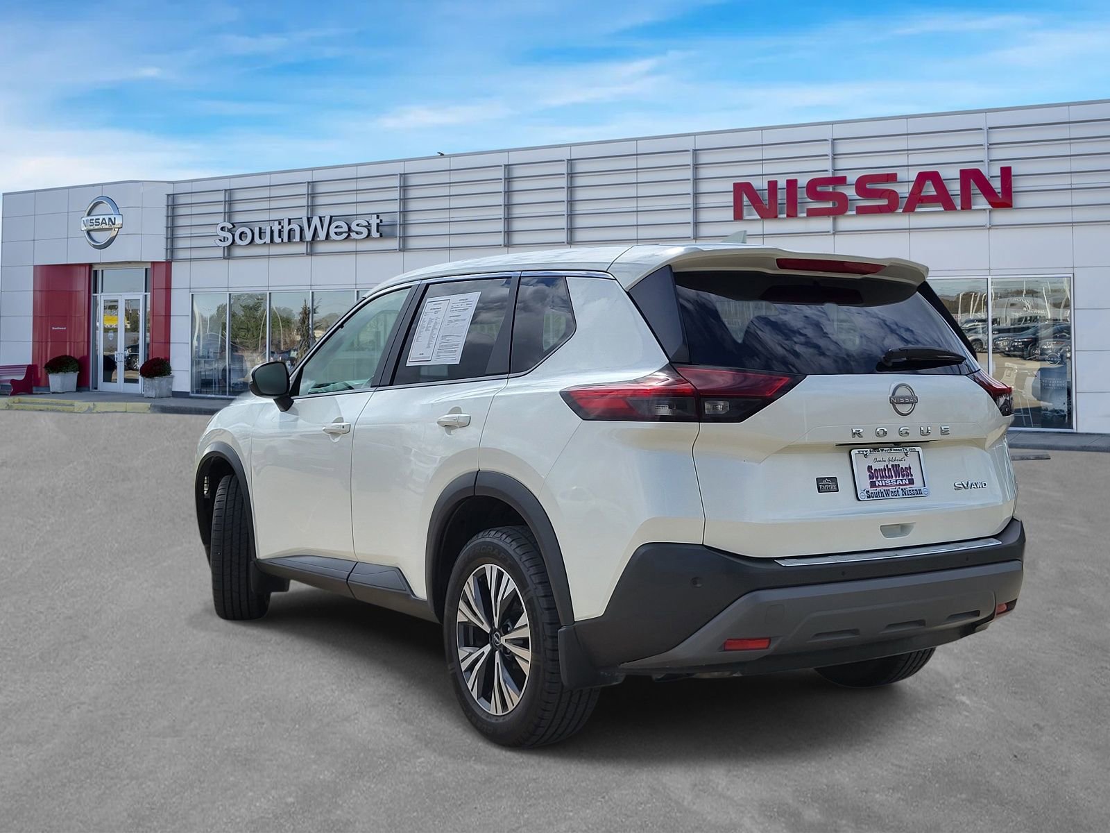Used 2022 Nissan Rogue SV image 8
