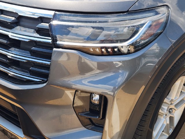 Used 2025 Ford Explorer Active w/ Active Comfort Package RWD image 8
