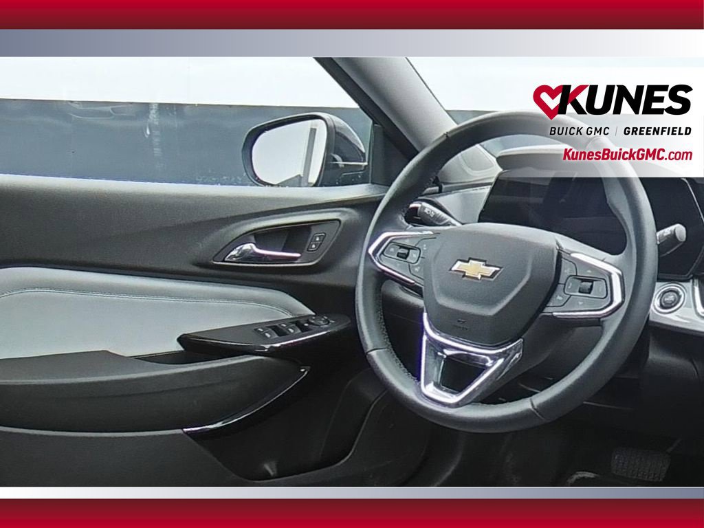 Used 2025 Chevrolet Trax LT w/ LT Convenience Package FWD image 20